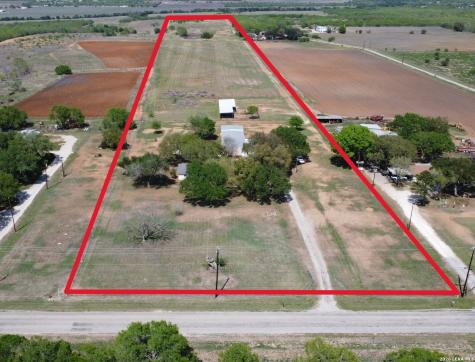 900 N Graytown Road St Hedwig TX 78152