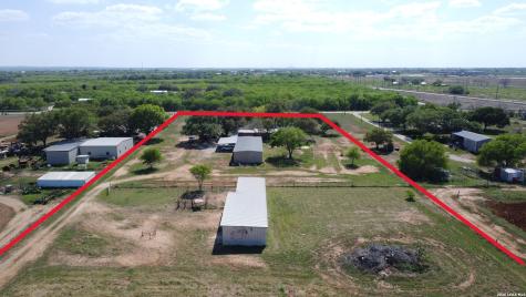 900 N Graytown Road St Hedwig TX 78152