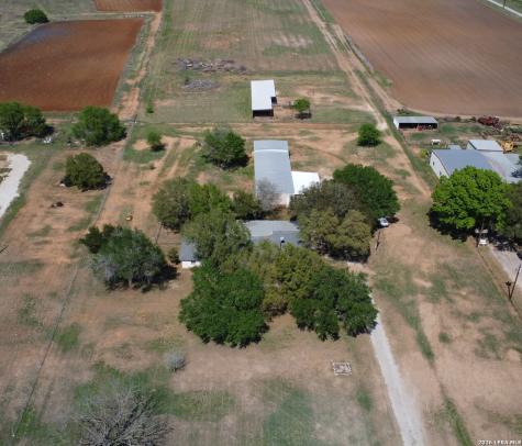 900 N Graytown Road St Hedwig TX 78152