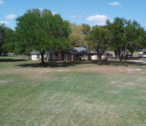 900 N Graytown Road St Hedwig TX 78152