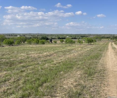 900 N Graytown Road St Hedwig TX 78152