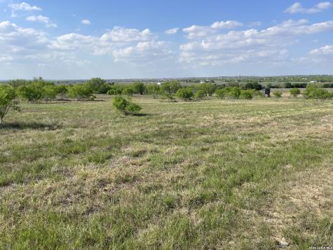 900 N Graytown Road St Hedwig TX 78152