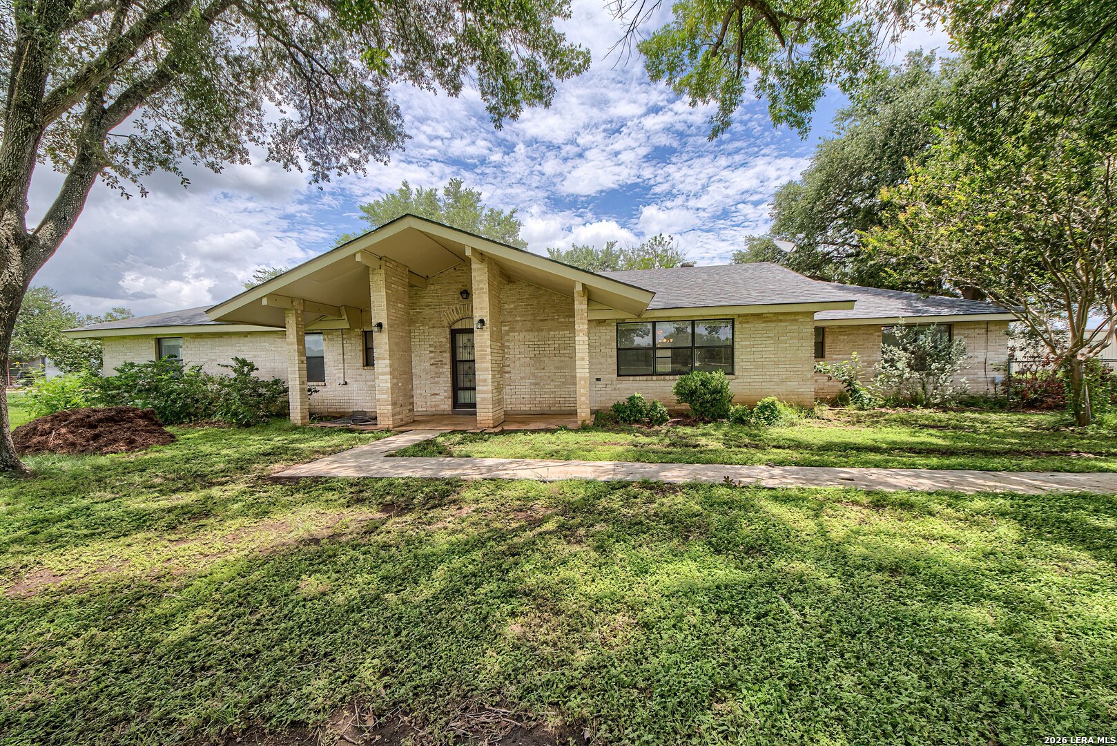 900 N Graytown Road St Hedwig TX 78152