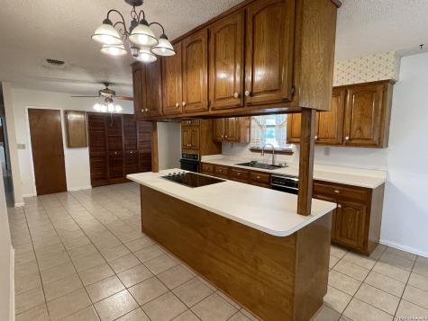 900 N Graytown Road St Hedwig TX 78152