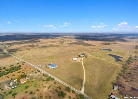 335 & 725 Pioneer Road Seguin TX 78155