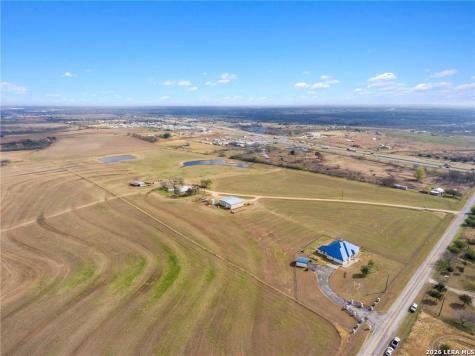 335 & 725 Pioneer Road Seguin TX 78155