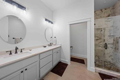 147 Gray Wolf Blanco TX 78606