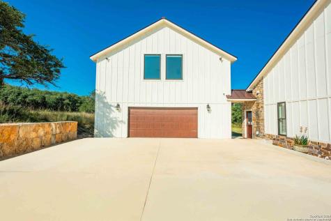 147 Gray Wolf Blanco TX 78606