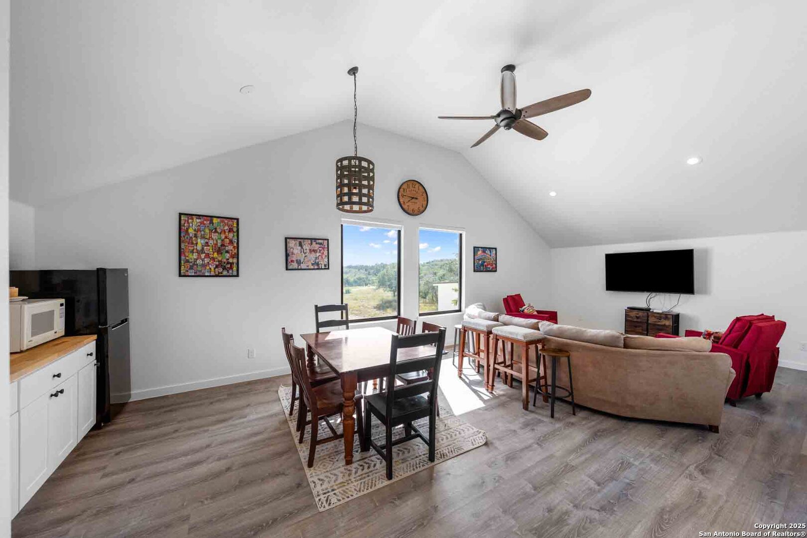 147 Gray Wolf Blanco TX 78606