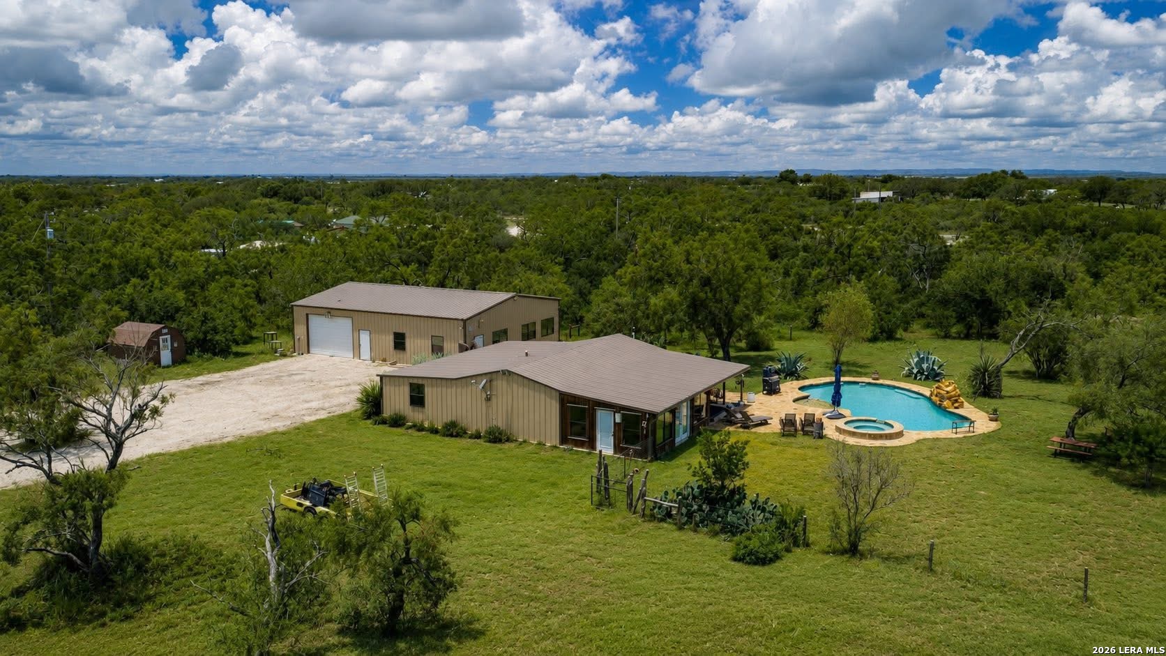 714 Veterans Drive Sabinal TX 78881