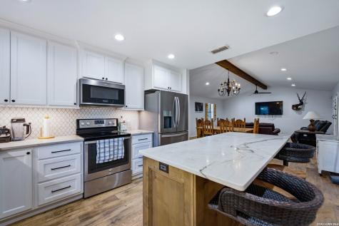 714 Veterans Drive Sabinal TX 78881
