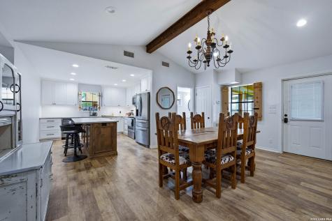 714 Veterans Drive Sabinal TX 78881