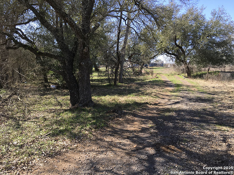 606 County Road 222 Nixon TX 78140