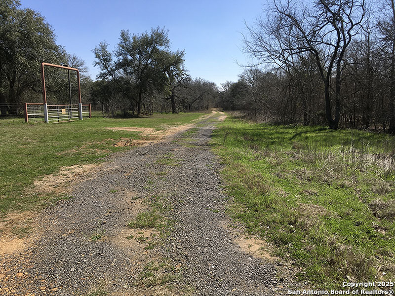 606 County Road 222 Nixon TX 78140