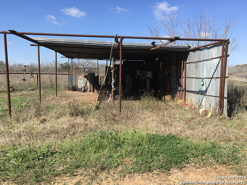 606 County Road 222 Nixon TX 78140