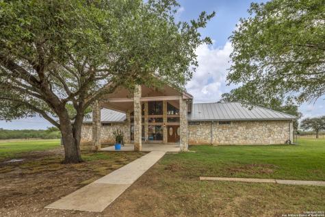 4141 Cr 343 Charlotte TX 78011
