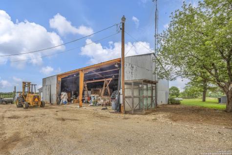 4141 Cr 343 Charlotte TX 78011