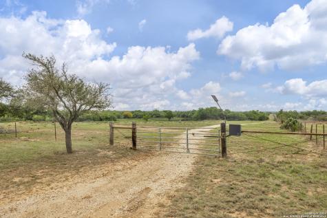 4141 Cr 343 Charlotte TX 78011