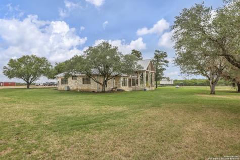 4141 Cr 343 Charlotte TX 78011