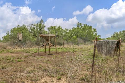 4141 Cr 343 Charlotte TX 78011