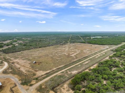 4141 Cr 343 Charlotte TX 78011