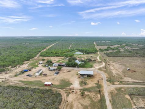 4141 Cr 343 Charlotte TX 78011