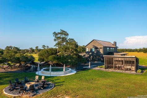 1071 Private Road 1090 Hallettsville TX 77964