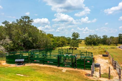 1071 Private Road 1090 Hallettsville TX 77964