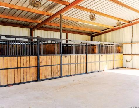 1980 County Road 361 La Vernia TX 78121
