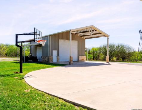 1980 County Road 361 La Vernia TX 78121