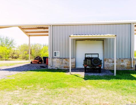 1980 County Road 361 La Vernia TX 78121