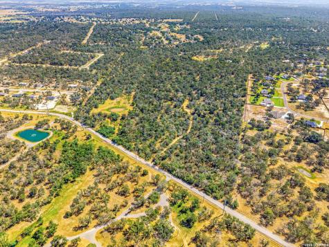 1581 County Road 321 La Vernia TX 78121
