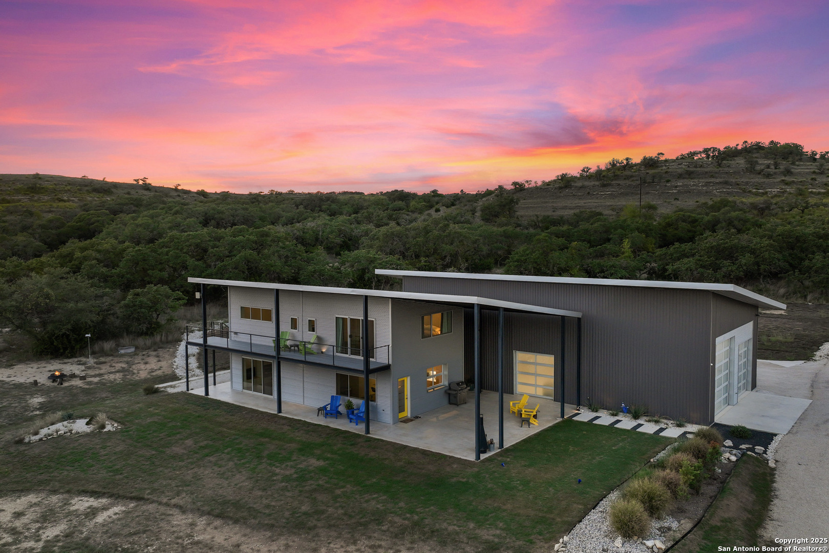 370 Gray Wolf Blanco TX 78606