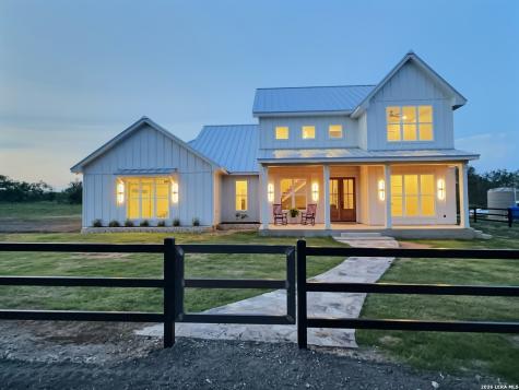 1230 Old Pearsall Road Jourdanton TX 78026