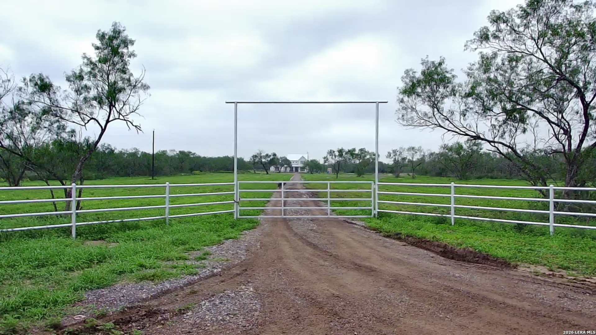 1230 Old Pearsall Road Jourdanton TX 78026