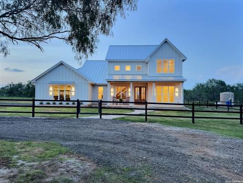 1230 Old Pearsall Road Jourdanton TX 78026