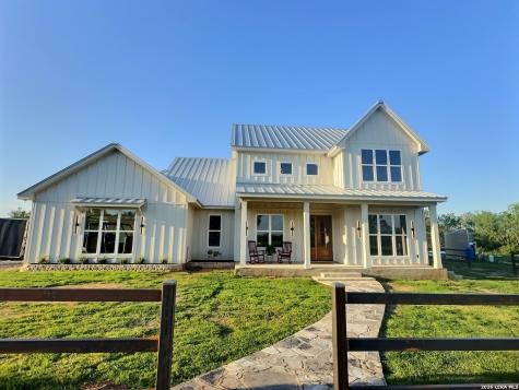 1230 Old Pearsall Road Jourdanton TX 78026