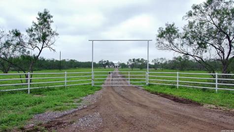 1230 Old Pearsall Road Jourdanton TX 78026