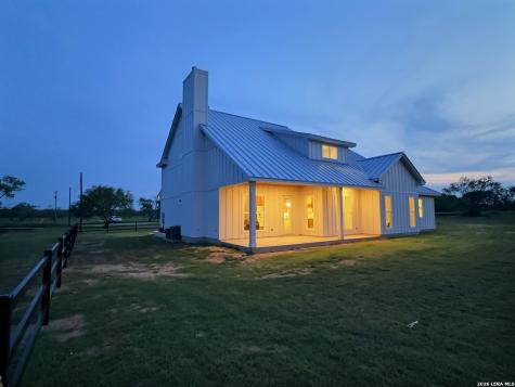 1230 Old Pearsall Road Jourdanton TX 78026
