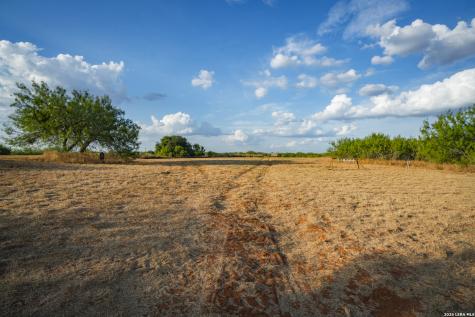 000 County Road 4728 Dilley TX 78017