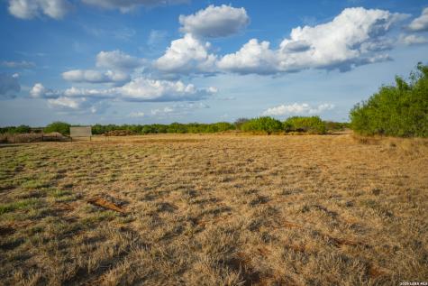 000 County Road 4728 Dilley TX 78017