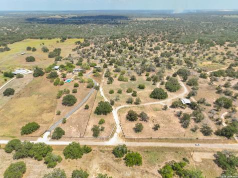 445 Private Road 7822 Natalia TX 78059