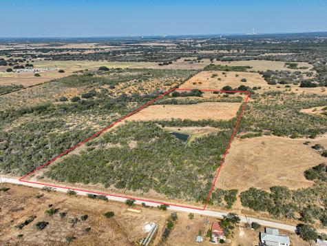 +/- 27.5 Acres County Road 302 Floresville TX 78114