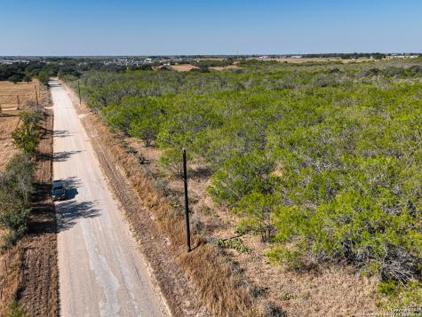 +/- 27.5 Acres County Road 302 Floresville TX 78114