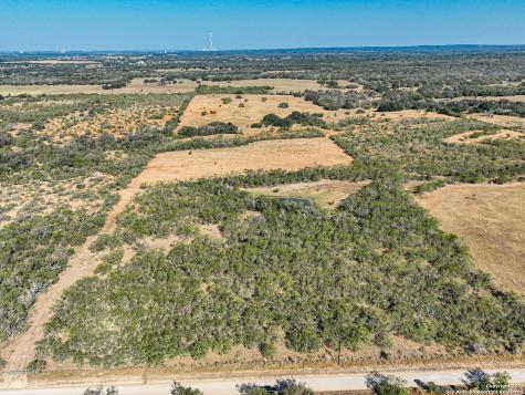 +/- 27.5 Acres County Road 302 Floresville TX 78114