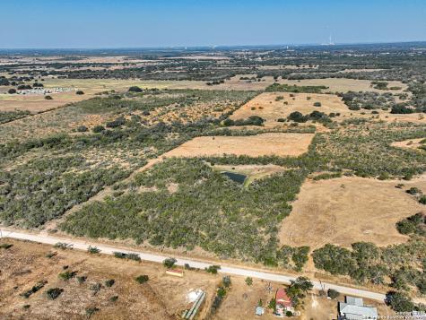 +/- 27.5 Acres County Road 302 Floresville TX 78114