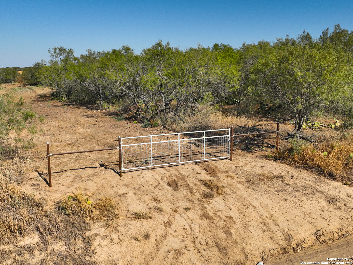 +/- 27.5 Acres County Road 302 Floresville TX 78114