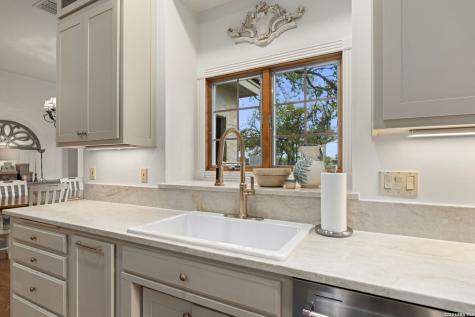 608 N Creek Road Comfort TX 78013