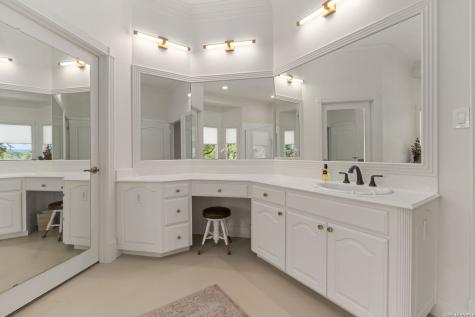 608 N Creek Road Comfort TX 78013