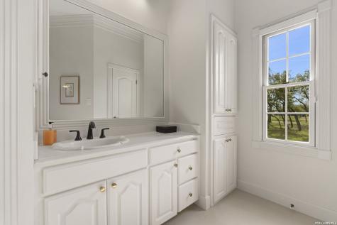 608 N Creek Road Comfort TX 78013
